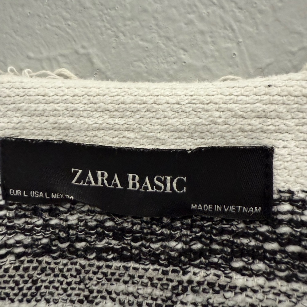 Zara Basic Monochrome Textured Jacket. Size Large… - image 3